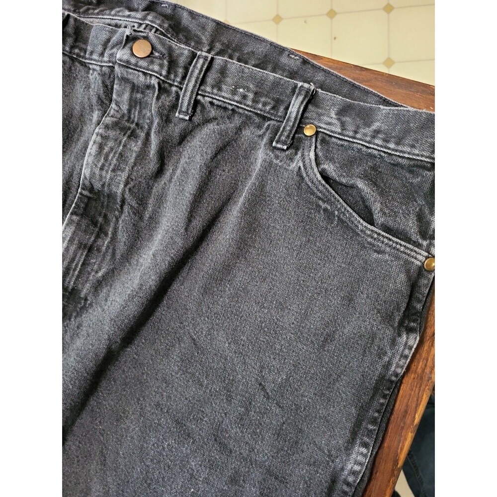 Vintage 80s Wrangler 13MWZWK Black Cowboy Cut Jeans Made in USA 42x32 Distressed - Picture 4 of 16